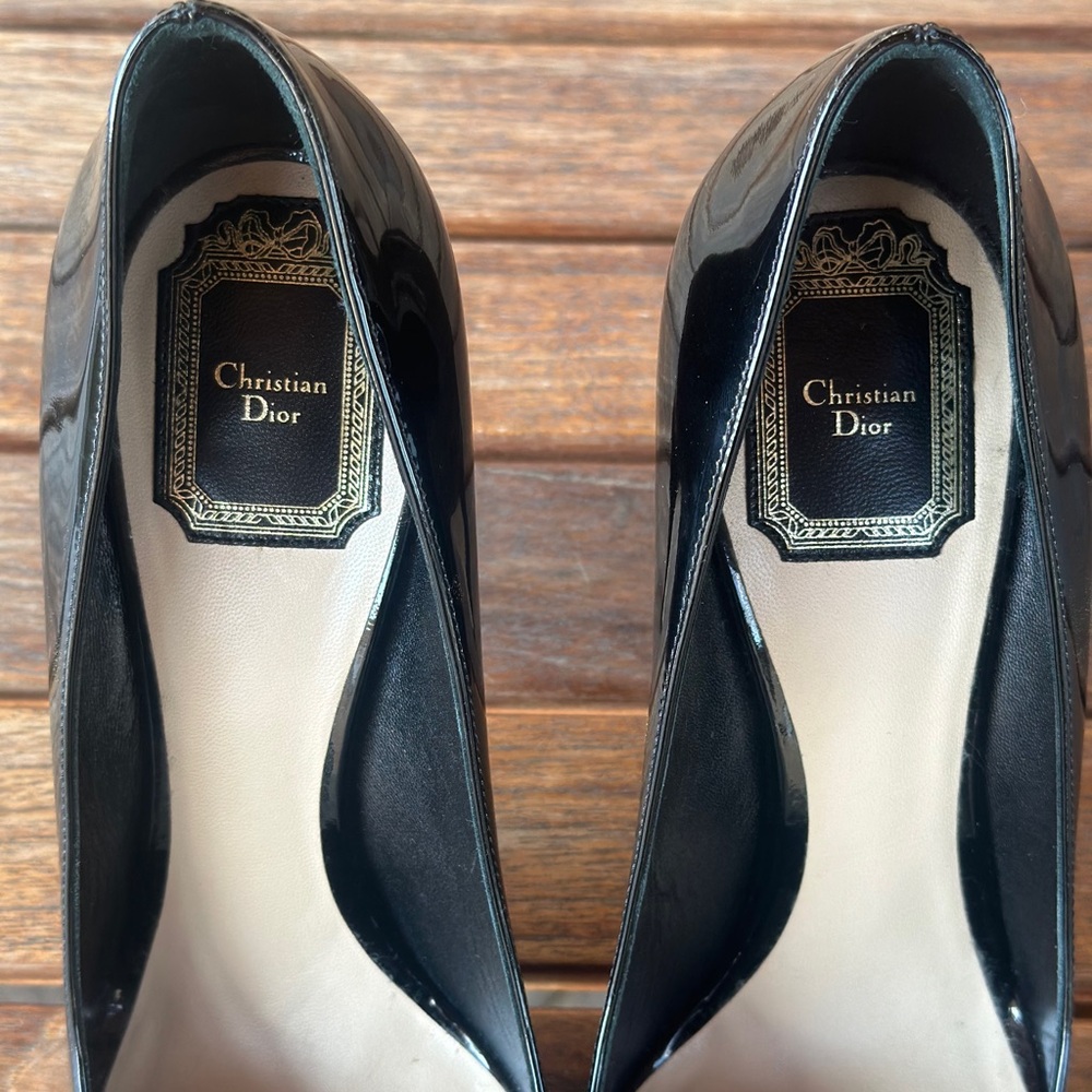 Christian Dior black patent leather pumps. - Picture 2 of 6